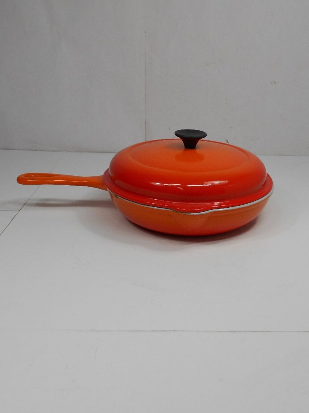Le Creuset Orange 9" Frying Pan #23 Dual Spouts With RARE Cover/Lid
